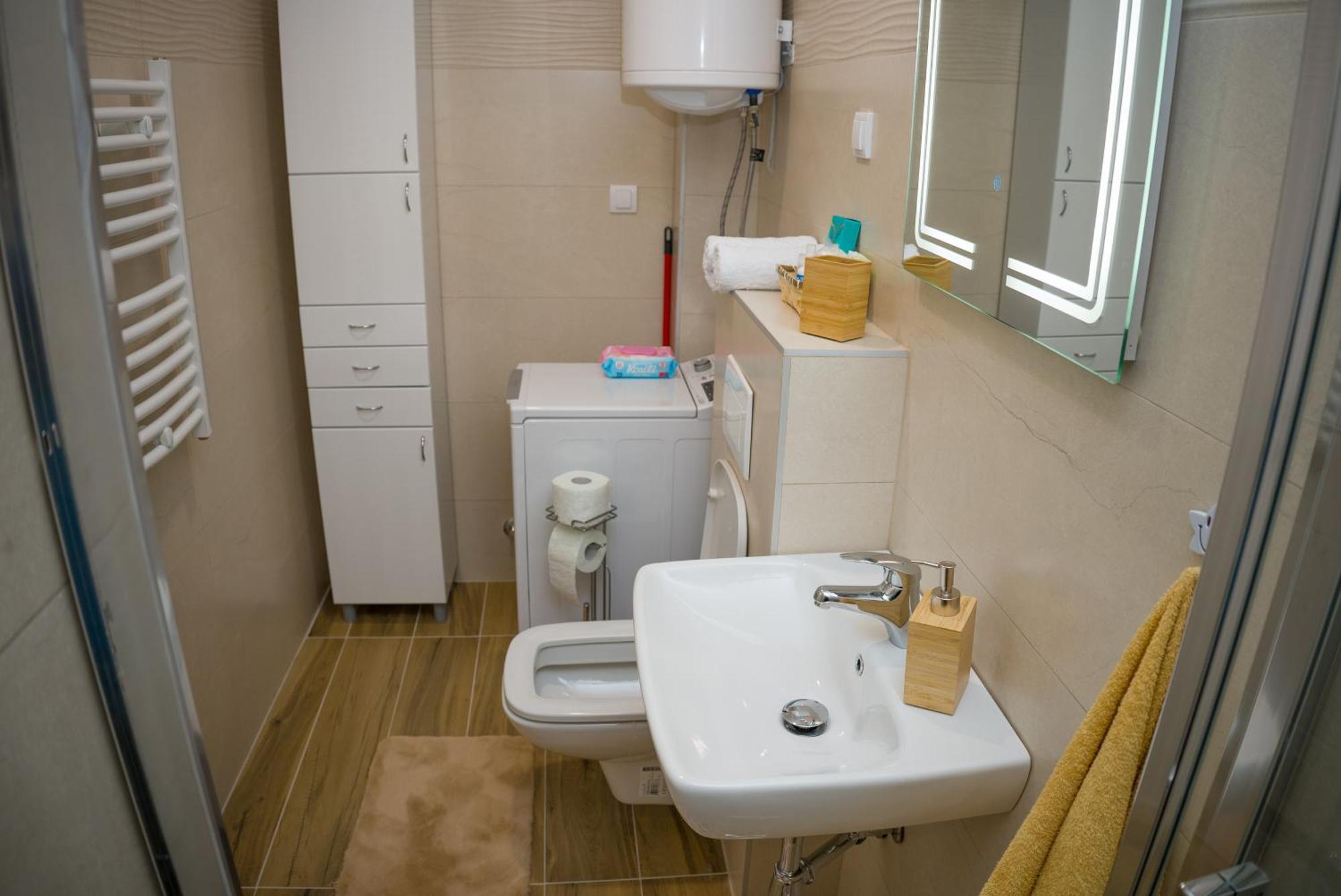 Apartment Infinity Kruševac Buitenkant foto